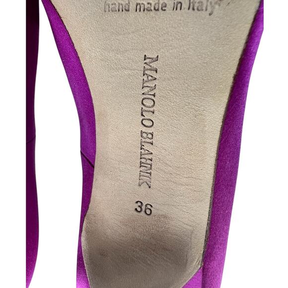 Manolo Blahnik Hangisi Fuchsia Satin Jewel Buckle Pumps - Picture 13 of 14